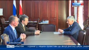 Андрей Цариковскийæн фембæлд уыди республикæйы Сæргълæууæг Битарты Вячеславимæ