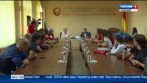 Цæгат Ирыстоны фæсивæдæн фембæлды уыди Уæрæсейы хъæбатыр Вячеслав Бочаровимæ