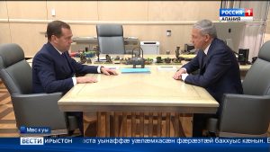 Битарты Вячеслав Мæкуыйы фембæлд Уæрæсейы хицауады сæрдар Дмитрий Медведевимæ