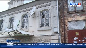 Между соседями во Владикавказе разгорелся спор из-за пристройки
