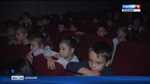 Школьники Дигорского района посмотрели мультфильм «Маша и медведь» на осетинском языке