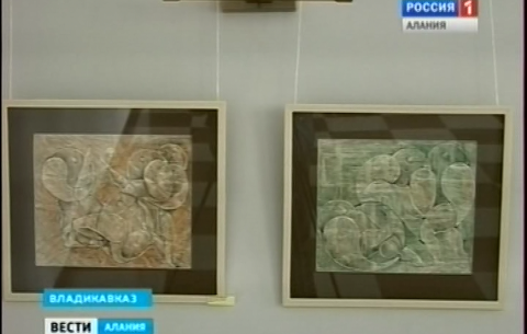 Во Владикавказе открылась экспозиция картин преподавателя владикавказского института моды Виктории Хасиевой