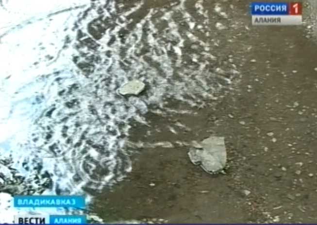 Трехэтажный дом на улице Иристонской во Владикавказе давно нуждается в капитальном ремонте