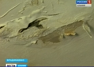 Во Владикавказе в многоэтажном доме на улице Кутузова в течение трех лет протекает крыша