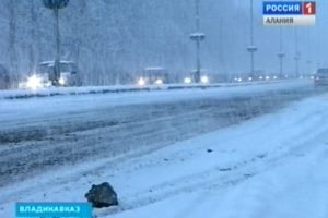 Сильный снегопад этой ночью привел к росту аварийности на дорогах Владикавказа