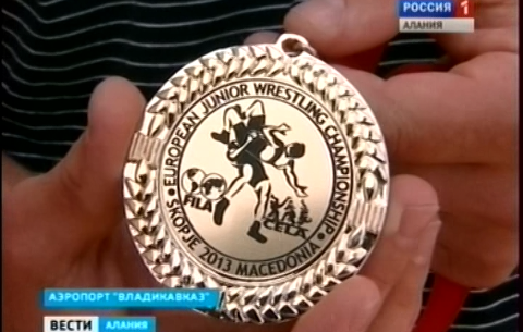 Владислав Валиев привез в Северную Осетию золотую медаль юношеского первенства Европы по вольной борьбе