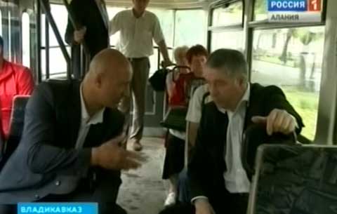 Глава Владикавказа Сергей Дзантиев лично проверил состояние рельсового полотна и вагонов