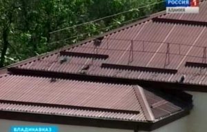 Во Владикавказе полным ходом идут работы по замене кровель в многоквартирных домах