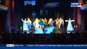 Евгенийы Вахтанговы номыл Уырыссаг Академион театры сценæйы «Гамлет» сдзырдта Андрей Корчевскийы ныхæстæй