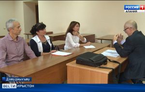 РЦИ-А куыстдæттыны комитеты кусджытæ, пенси исыны кармæ хæстæг чи лæууы, уыдоны ахуыр кæнынц ног дæсныйад райсыныл