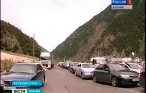 На пункте пропуска Верхний Ларс образовалось очередь из автотранспорта