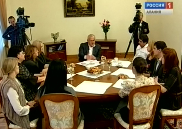 Таймураз Мамсуров провел встречу с учителями Северной Осетии