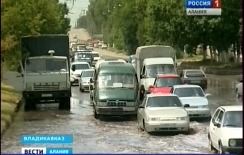 Во Владикавказе на улице Пожарского сохраняются проблемы с водоотведением