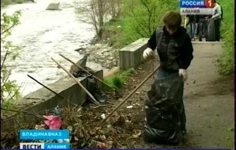 Студенты Владикавказского торгово-экономического техникума провели субботник на набережной города