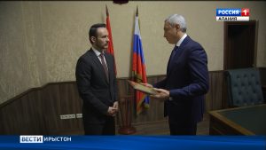 Дзанайты Барис йæ профессионалон бæрæгбоны фæдыл арфæ ракодта Мæскуыйы хойраджы продукцийы паддзахадон университеты ректор Михаил Балыхинæн