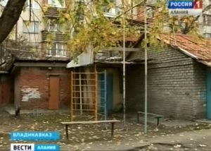 В администрации Владикавказа обещают решить проблему с детской площадкой на улице Неведомского