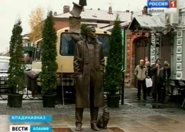 Во Владикавказе открылись новые памятники М. Булгакову и С. Гадиеву
