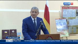 Сæйраг закъоны боны фæдыл Республикæйы сæргълæууæг Битарты Вячеслав фембæлд Конституцион тæрхондоны куысджытимæ