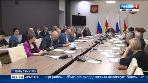 Республикæйы бюджеты тыххæй закъонмæ 2019-æм-20-æм æмæ 21-æм азтæн ивддзинæдтæ бахæссыныл ныхас кодтой абон парламенты советы æмбырды