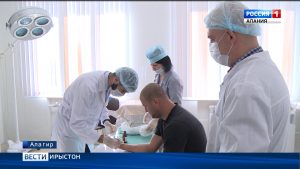 Алагиры центрон рынчындоны дохтыртæн сæ бон сси къухы нуæрттæн операци скæнын æмæ æнгуылдзтæ сызмæлын кæнын