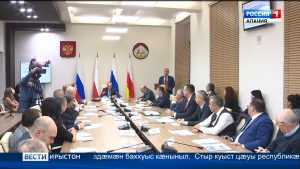 Паддзахадон æххуысы программæтæ царды уадзыны рæстæг, чысыл æмæ астæуккаг фермерон хæдзарæдтæ Ирыстонæн радтой 100 куысты бынатæй фылдæр