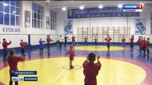 Чемпион мира по боевому самбо Асланбек Кодзаев провел мастер-класс для детей