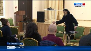 Дæсныйадæвдисæг ахуыртæ – республикæйы адæмон æмæ хæдахуыр театрты коллективтæн