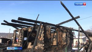Руководство Ирафского района окажет помощь многодетной семье, потерявшей в пожаре кормильца