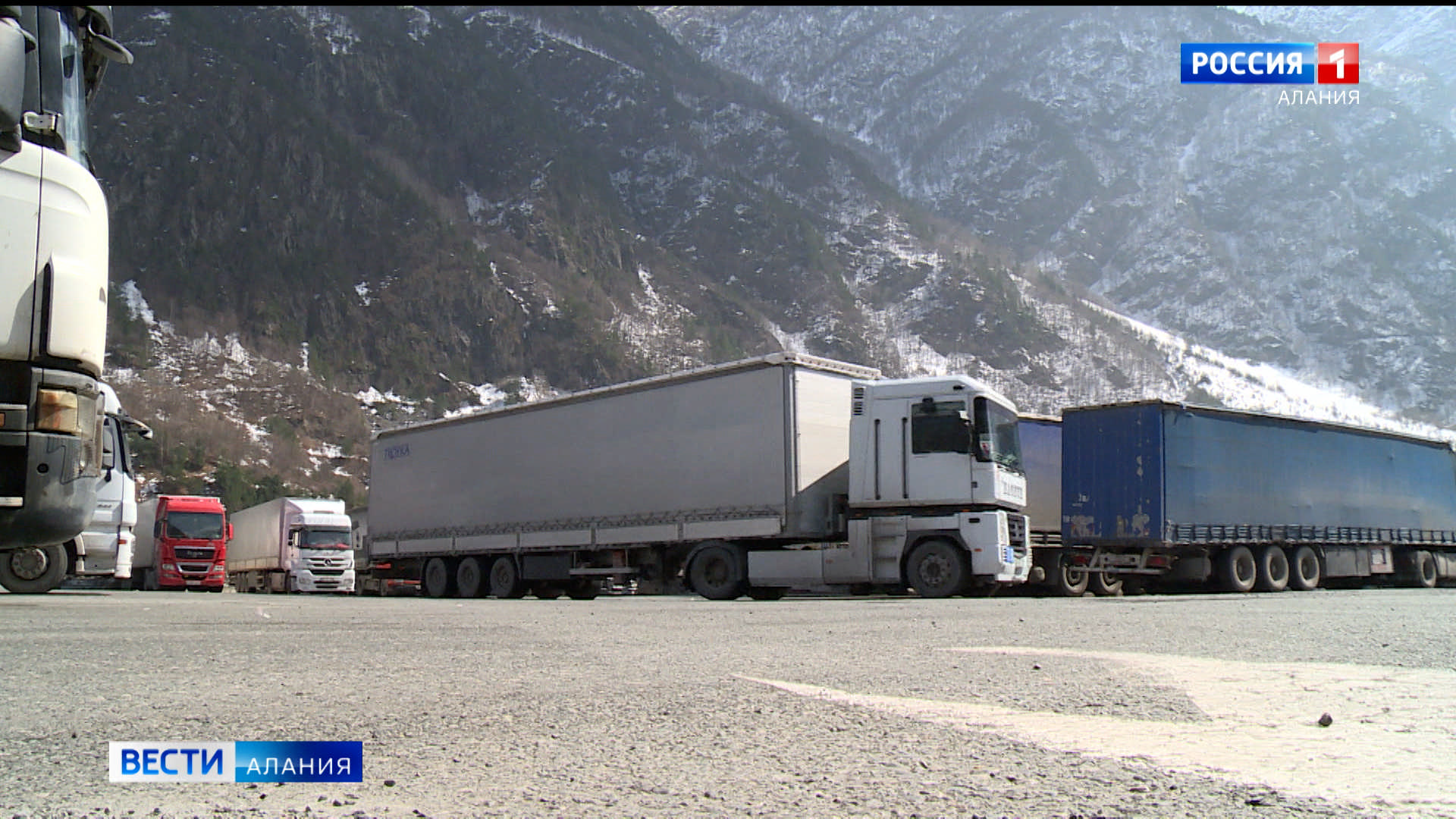 Транзитным большегрузам запретили останавливаться на стоянку на обочинах дорог в Северной Осетии