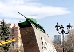 Во Владикавказе отреставрировали танк Т-34 на площади Победы