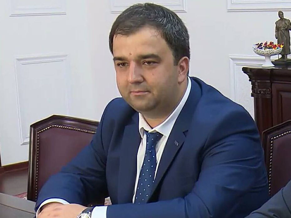 Директор ГТРК «Алания», председатель Союза журналистов РСО-А, депутат парламента Тимур Кусов поздравил специалистов отрасли связи с Днем радио