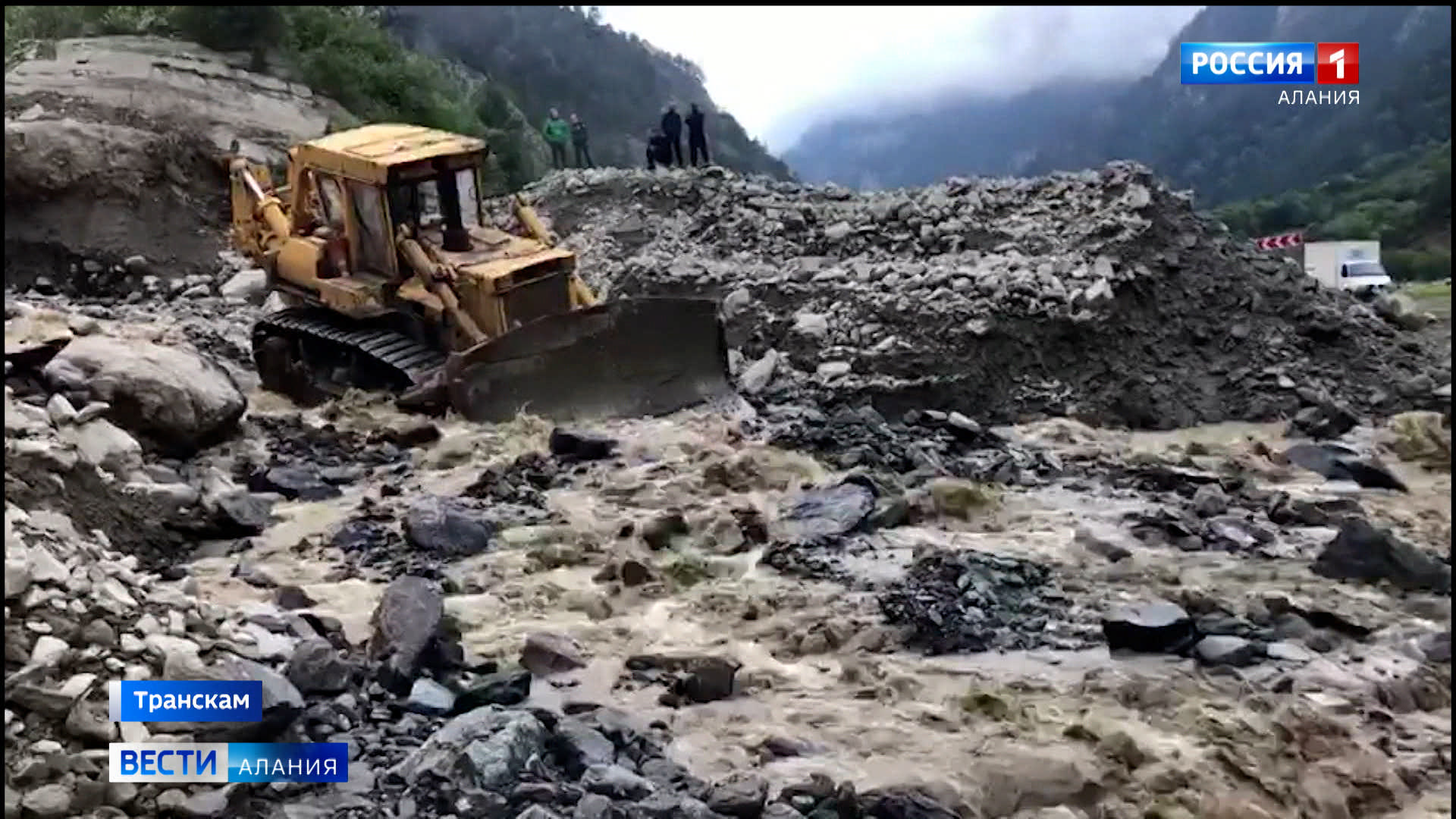 На Транскаме под камнепад попал автобус с артистами ансамбля «Симд»