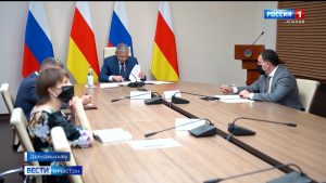 Республикæйы рынчындæтты æмæ поликлиникæты архайдыл ныхас цыд Оперативон штабы радон æмбырды