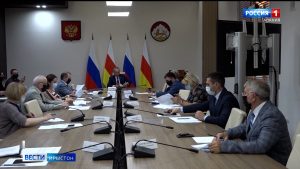 Нысанон ахуырады бадзырдтæ райсдзысты хуыздæртæ — афтæ загъд уыдис республикæйы сæрмагонд къамисы æмбырды рæстæг