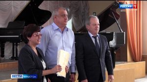 Мæздæджы сывæллæтты музыкалон скъолайæн балæвар кодтой музыкалон инструменттæ æмæ æндæр хъæугæ æрмæг