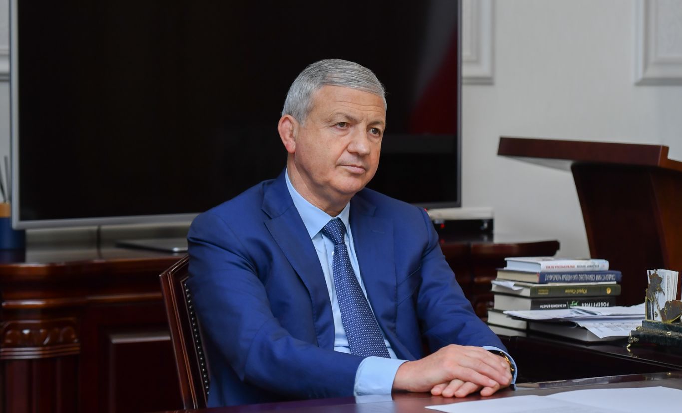 Вячеслав Битаров провёл рабочую встречу с Казбеком Томаевым Вячеслав Битаров провёл рабочую встречу с Казбеком Томаевым