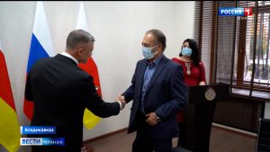 Рустем Келехсаев вручил государственные награды сотрудникам ЦИК Северной Осетии