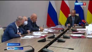 Горæты æнцонвадат цард, æрдæгарæзт объектты фæкъаддæр кæнын, социалон лæггæдтæм цæстдард ныхас цыди республикæйы Хицауады æмбырды