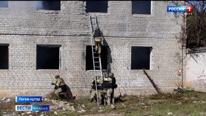 Сотрудники СОБРа отработали тактические действия по освобождению заложников в Северной Осетии