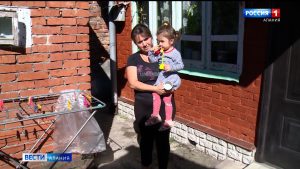 Во Владикавказе женщина с двумя детьми живет в аварийном доме