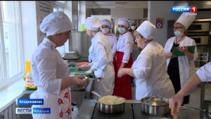 Участники чемпионата «Абилимпикс» соревнуются в выпечке осетинских пирогов