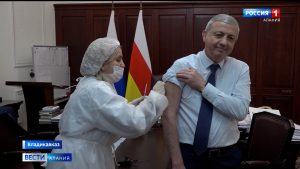 Вячеслав Битаров вакцинировался от гриппа