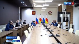 1808 медицинон кусæджы райстой фиддонтæ, сæ профессионалон хæстæ æххæст кæнгæйæ, коронавирусæй кæй фæрынчын сты, уый тыххæй