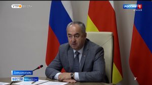 Тускъаты Таймуразæн кусæг фембæлд культурон бынтæ хъахъхъæныны комитеты разамонæгимæ æмæ адæмæн куыст дæттыны комитеты сæргълæууæгимæ