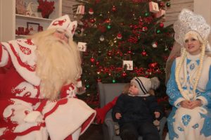 В Центральном парке Владикавказа продолжает работать дом Деда Мороза