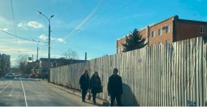 Прокуратура добилась демонтажа самовольно установленного забора возле Владикавказского колледжа искусств
