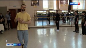 Педагог студии МХАТ Батраз Засеев провел мастер-класс по сценическому движению во Владикавказе