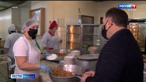 Директора школы во Владикавказе уволили из-за нарушений в обеспечении горячим питанием учащихся