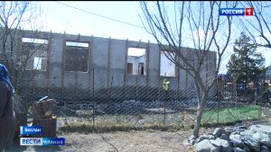 Семья Джиоевых из Беслана продолжает с помощью неравнодушных людей восстанавливать сгоревший дотла дом