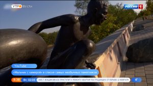 «Мальчик с камерой» — в списке самых необычных памятников России